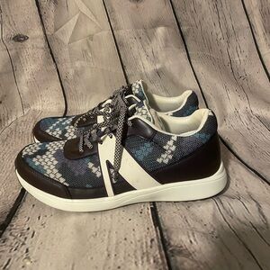 TRAQ by Alegria Sneakers